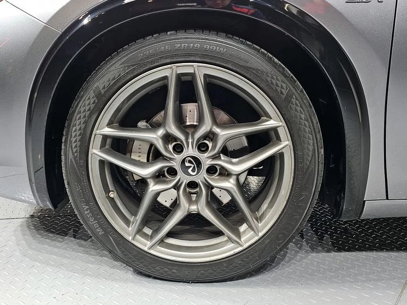 Infiniti Q30 2.0 270920 Automatic, снимка 5 - Автомобили и джипове - 55597637