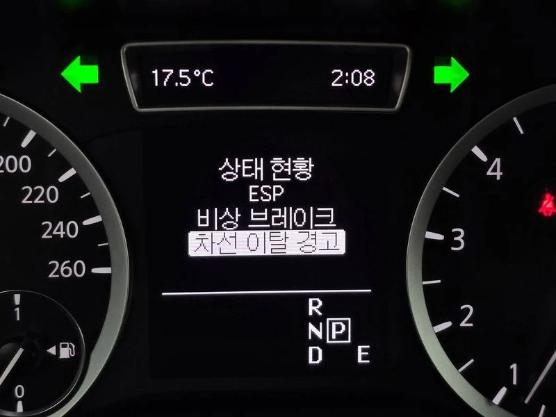 Infiniti Q30 2.0 270920 Automatic, снимка 15 - Автомобили и джипове - 55597637