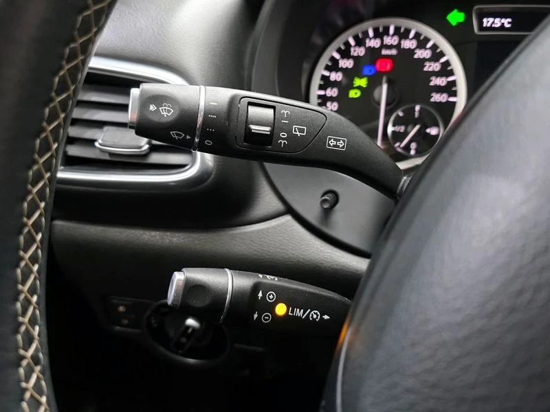 Infiniti Q30 2.0 270920 Automatic, снимка 8 - Автомобили и джипове - 55597637