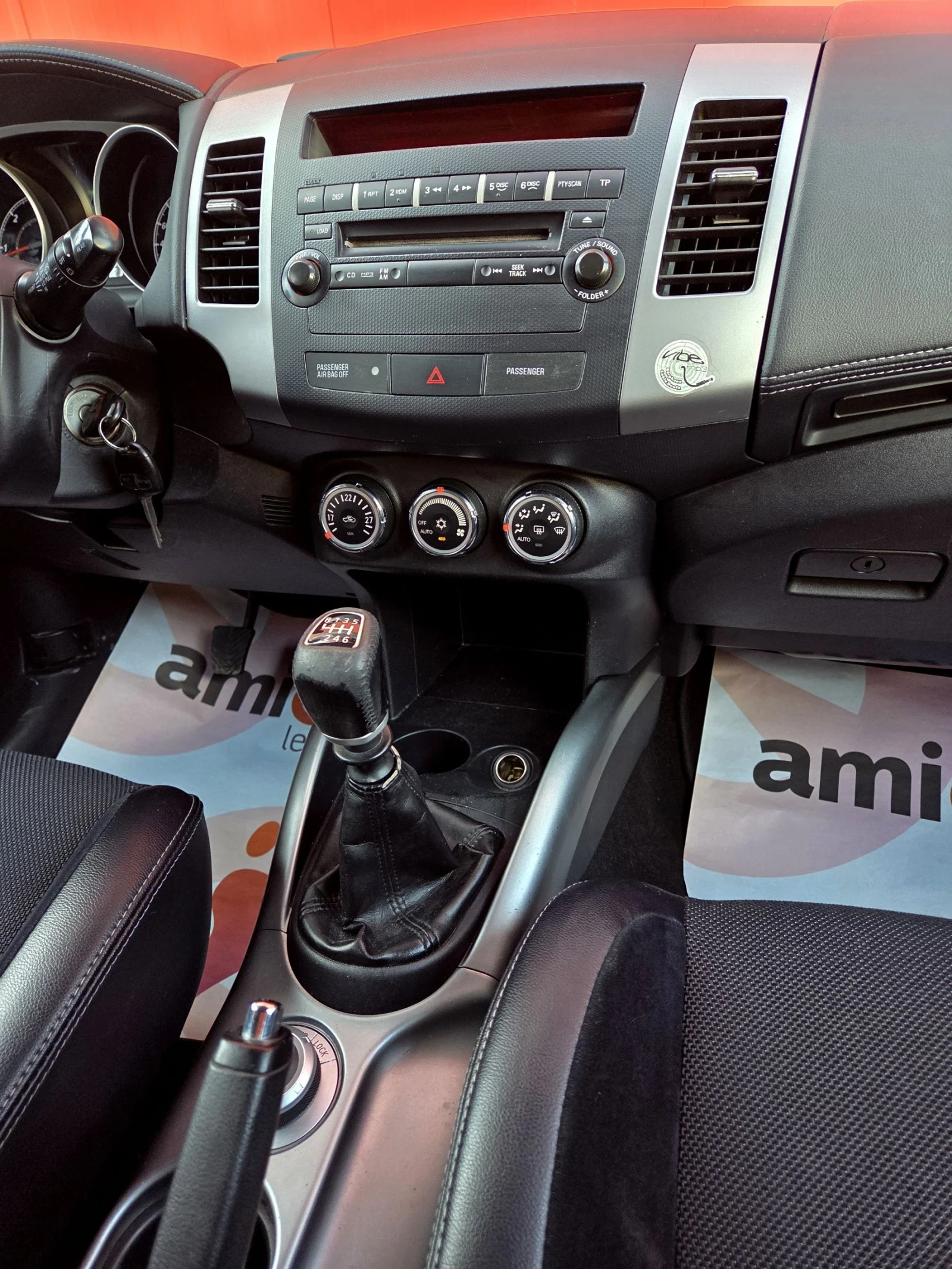 Mitsubishi Outlander 2.2 DiD 4x4, снимка 12 - Автомобили и джипове - 53727541