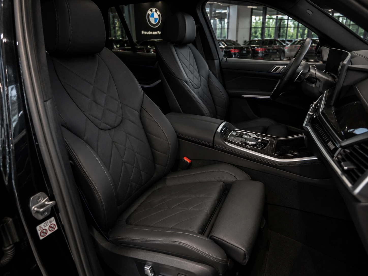 BMW X5 M60i* XDRIVE* CARBON* 3XTV* ГАРАНЦИЯ* ОЧАКВАН ВНОС, снимка 7 - Автомобили и джипове - 55603028