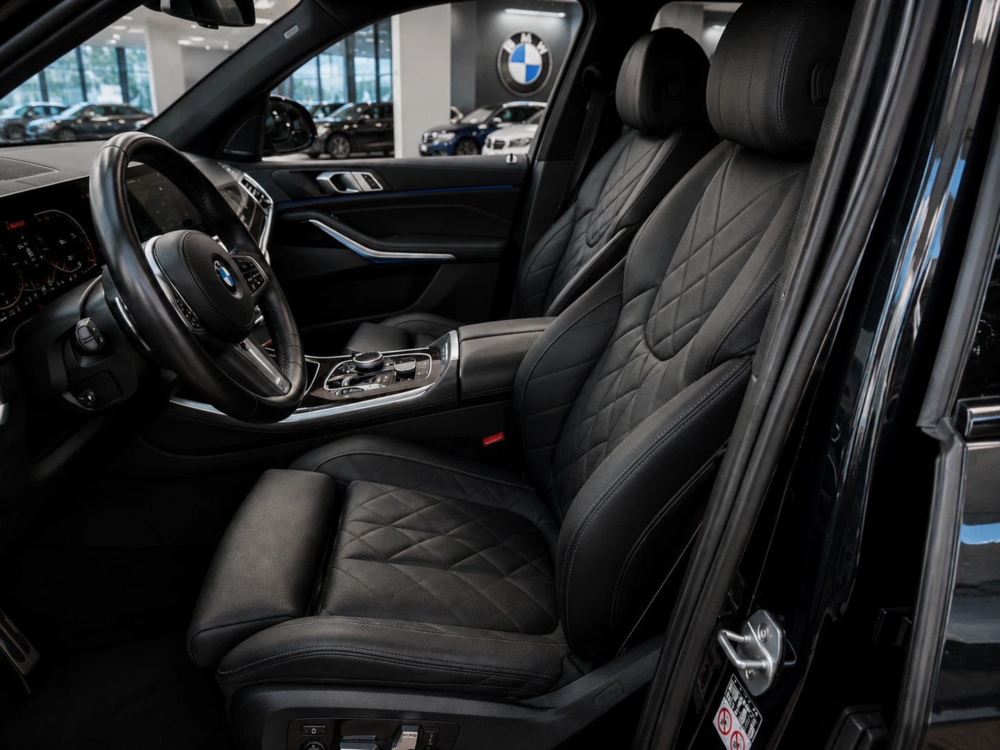 BMW X5 M60i* XDRIVE* CARBON* 3XTV* ГАРАНЦИЯ* ОЧАКВАН ВНОС, снимка 4 - Автомобили и джипове - 55603028