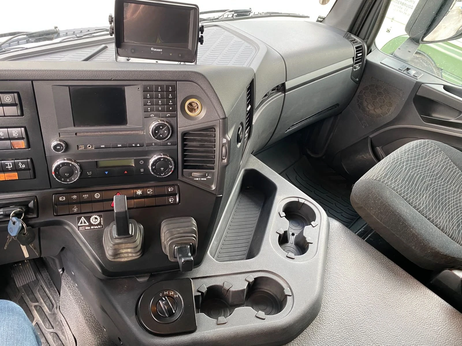 Mercedes-Benz Arocs 33 51 EURO 6 6X6 Целият на ресьор, снимка 14 - Камиони - 55889076