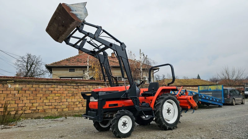 Трактор Kubota GL23 с челен товарач, 23 кс, 4x4, АграБГ Джолев, снимка 1 - Селскостопанска техника - 5227315