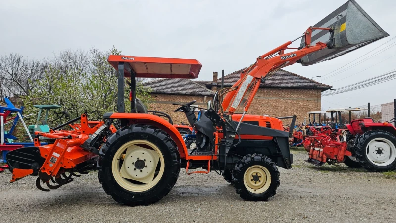 Трактор Kubota KL250H с челен товарач, 4х4, 25кс, АграБГ Джолев, снимка 5 - Селскостопанска техника - 5227315