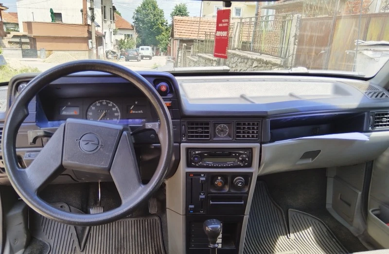 Opel Kadett 1.3I, снимка 7 - Автомобили и джипове - 46116865