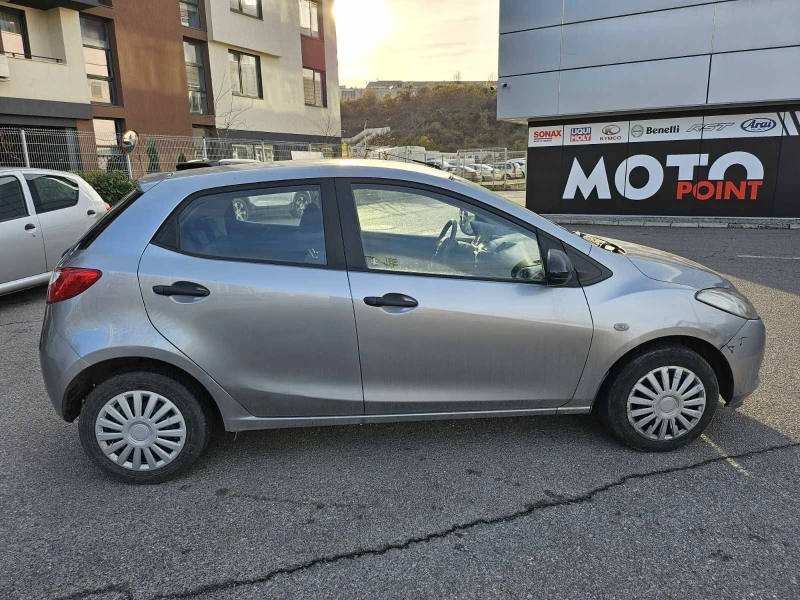 Mazda 2, снимка 6 - Автомобили и джипове - 48335071