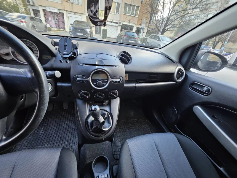 Mazda 2, снимка 15 - Автомобили и джипове - 48335071