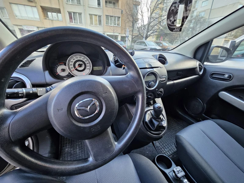 Mazda 2, снимка 14 - Автомобили и джипове - 48335071