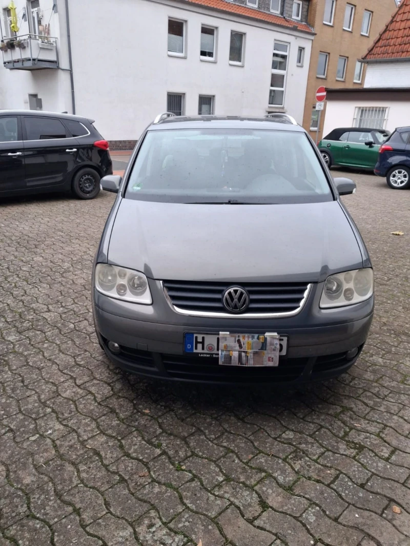 VW Touran 2.0, снимка 8 - Автомобили и джипове - 52449428