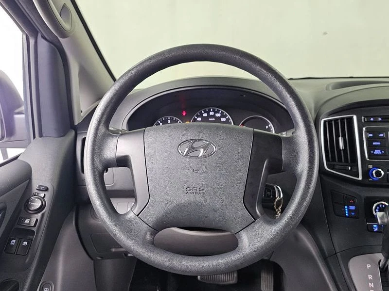 Hyundai Starex 2.5 Automatic, снимка 13 - Автомобили и джипове - 55948272