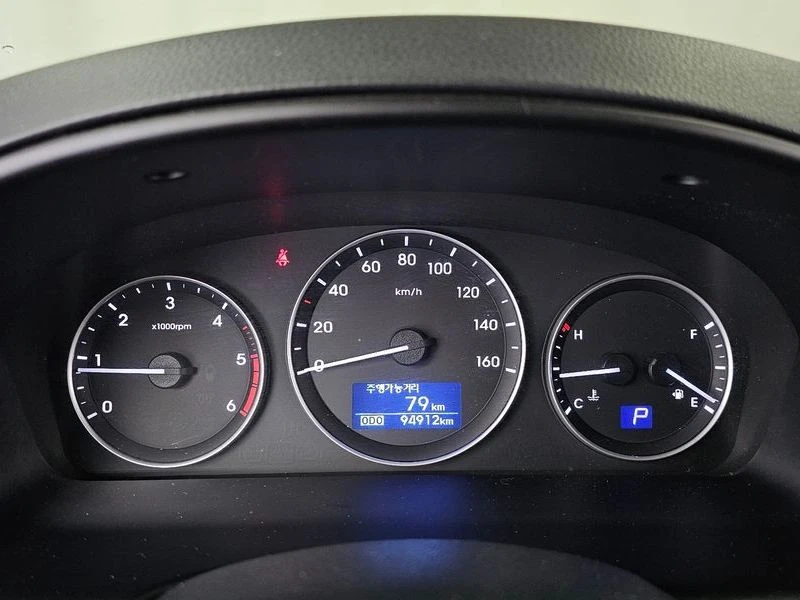 Hyundai Starex 2.5 Automatic, снимка 8 - Автомобили и джипове - 55948272