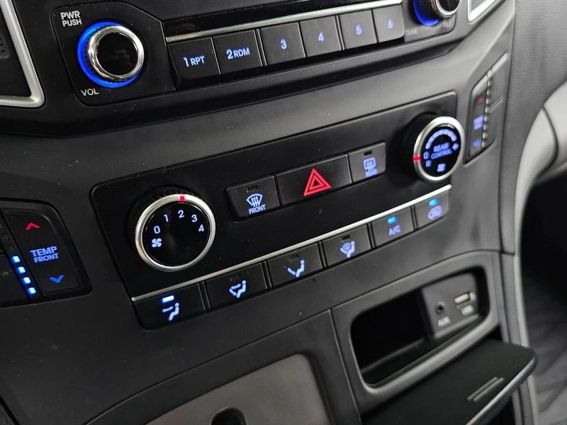 Hyundai Starex 2.5 Automatic, снимка 15 - Автомобили и джипове - 55948272