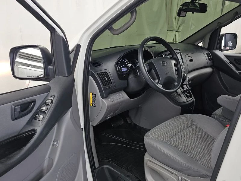 Hyundai Starex 2.5 Automatic, снимка 10 - Автомобили и джипове - 55948272