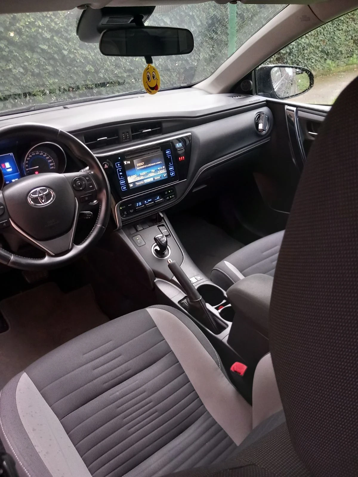 Toyota Auris 1.8 Hybrid   - изображение 8