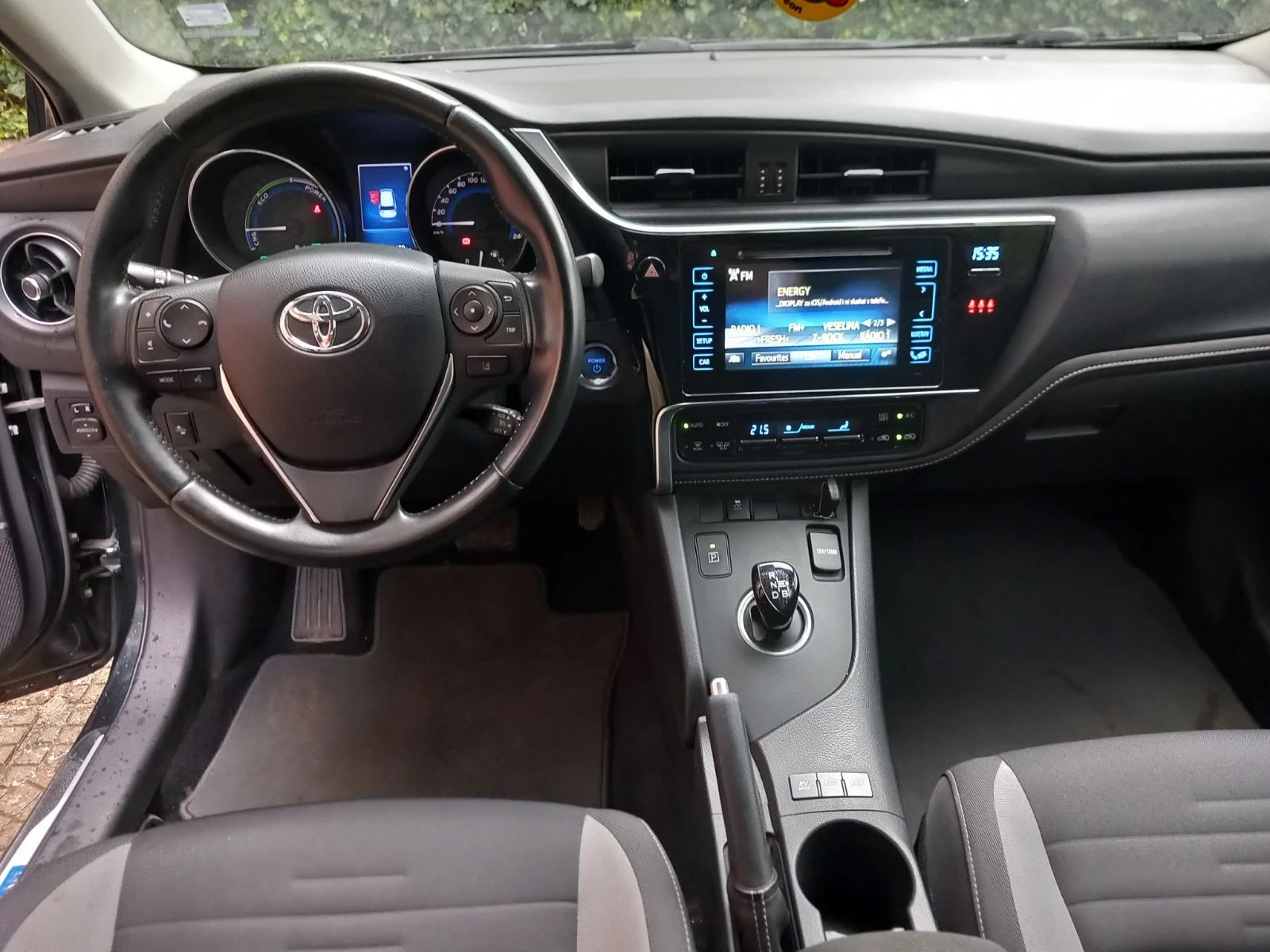 Toyota Auris 1.8 Hybrid   - изображение 7