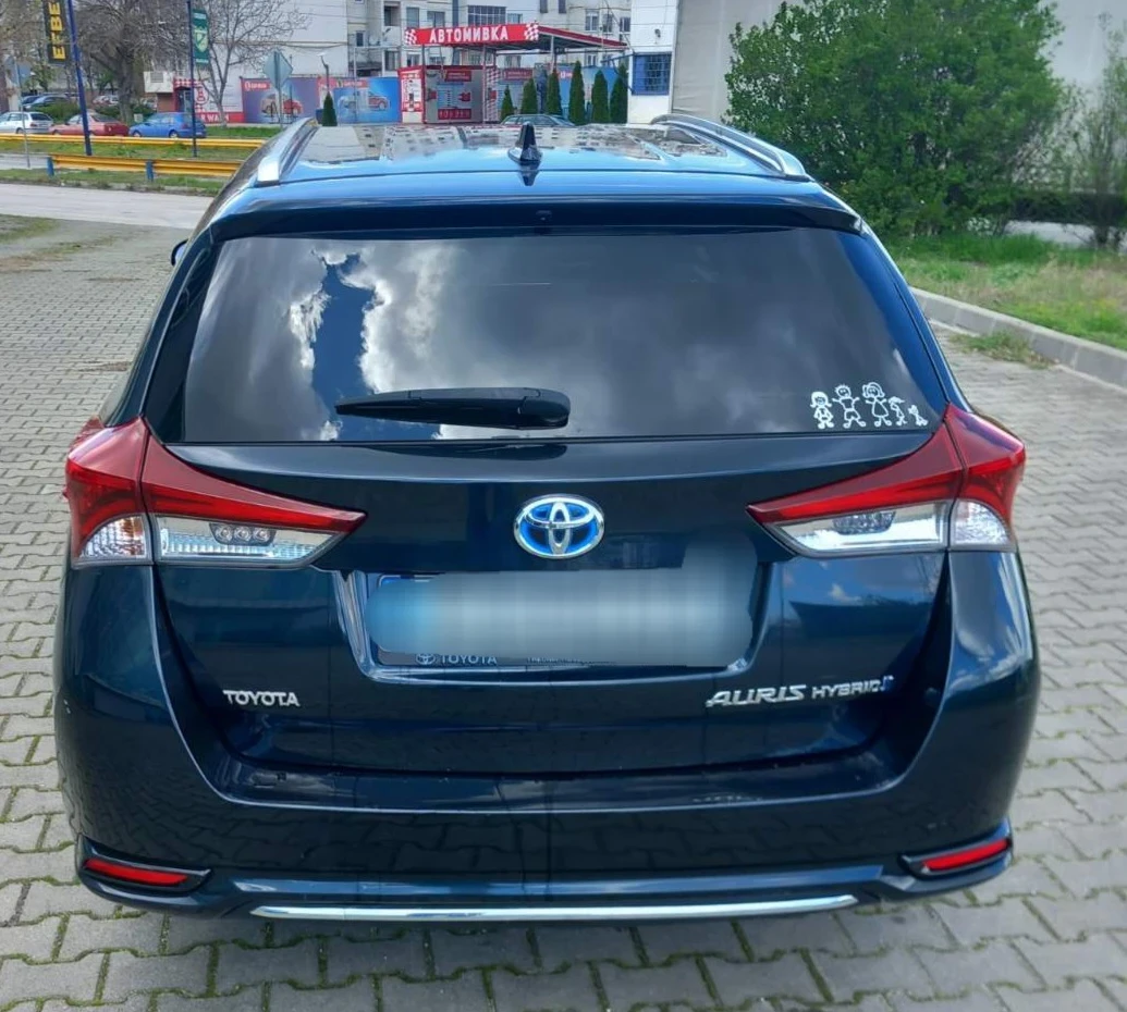 Toyota Auris 1.8 Hybrid   - изображение 3