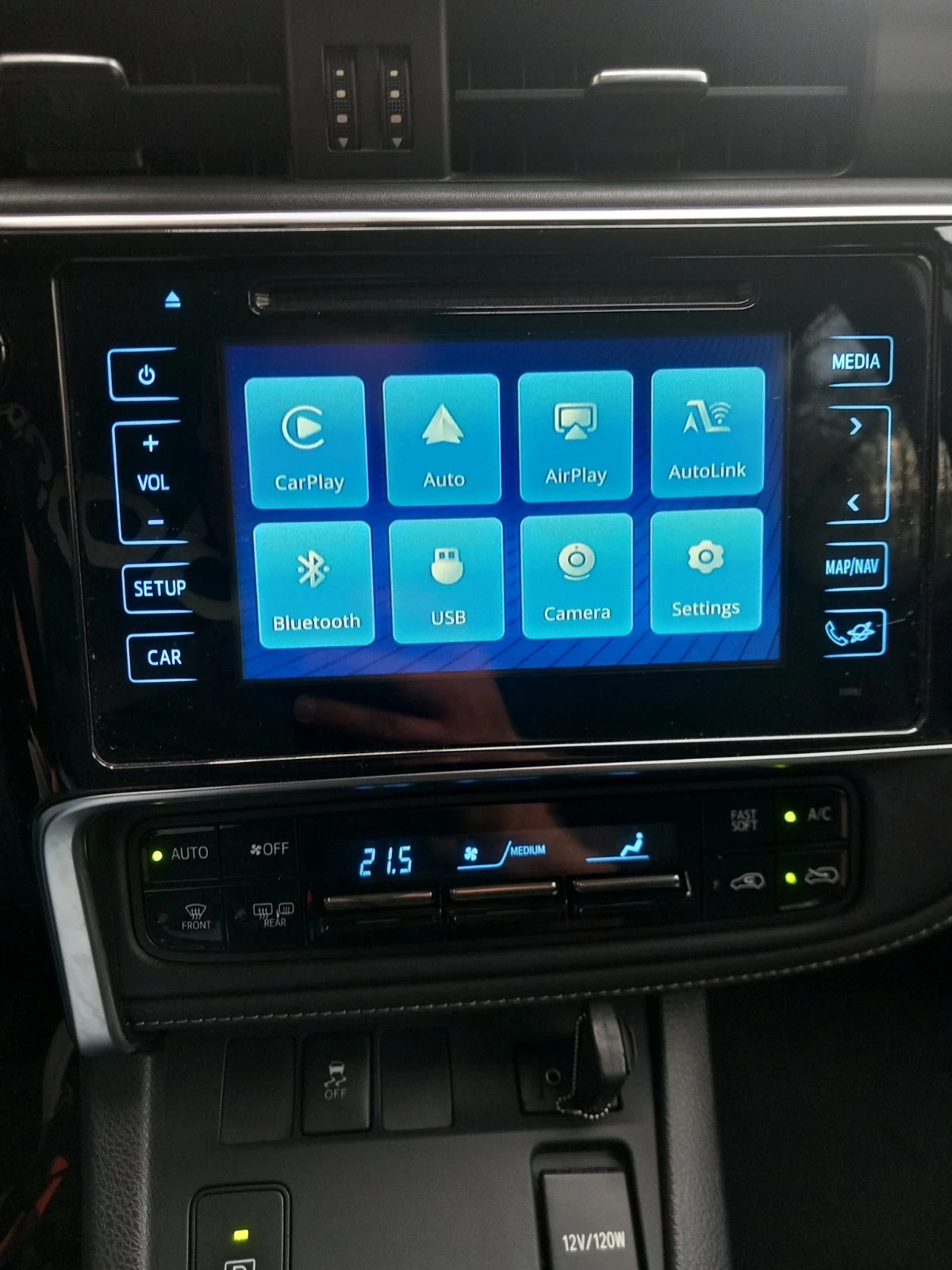 Toyota Auris 1.8 Hybrid   - изображение 2
