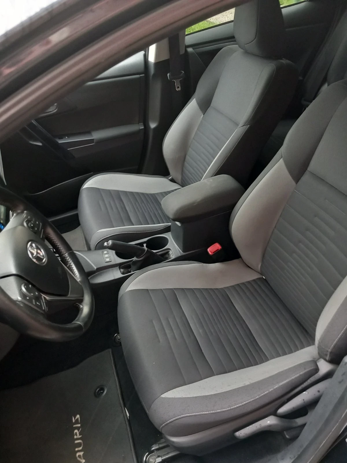 Toyota Auris 1.8 Hybrid   - изображение 6