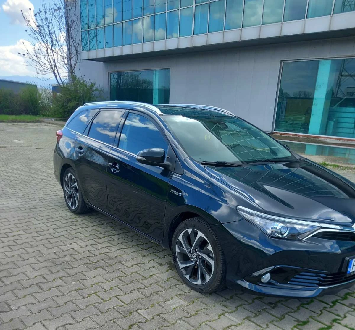 Toyota Auris 1.8 Hybrid   - изображение 10