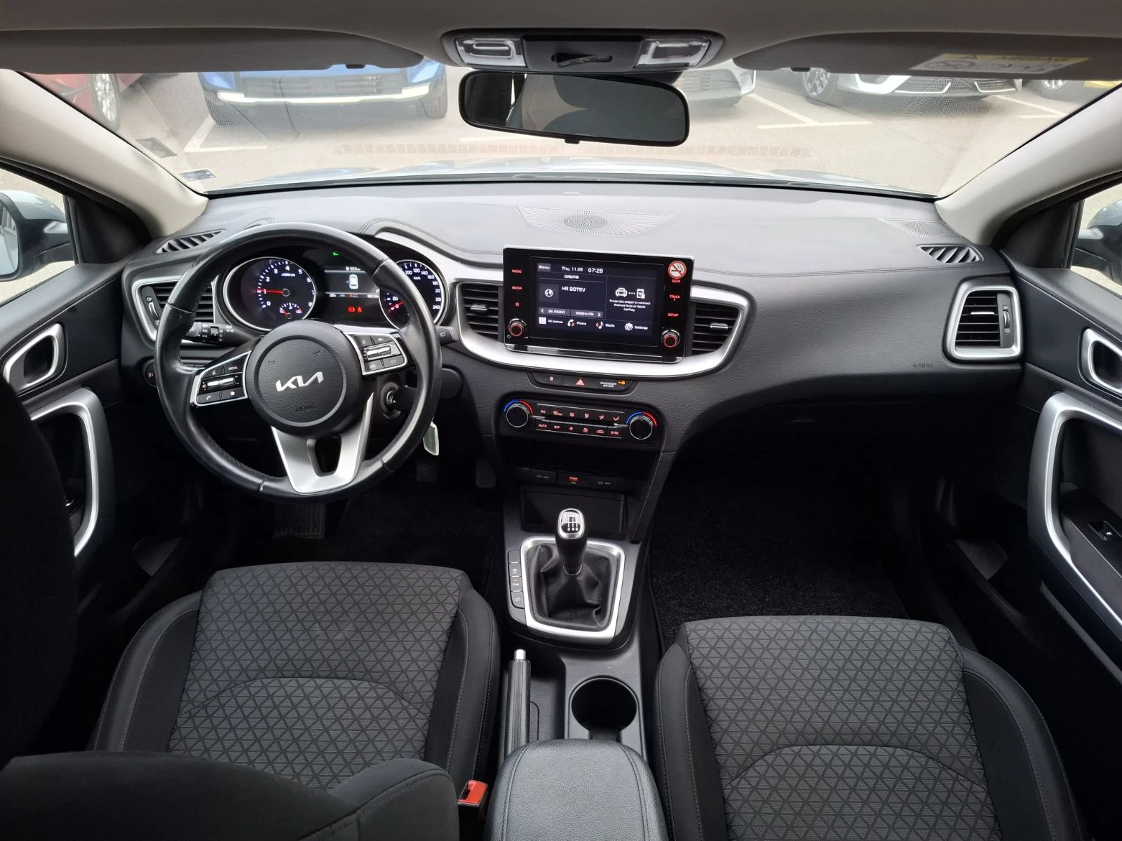 Kia Ceed 1.0 Турбо Гаранция - изображение 8