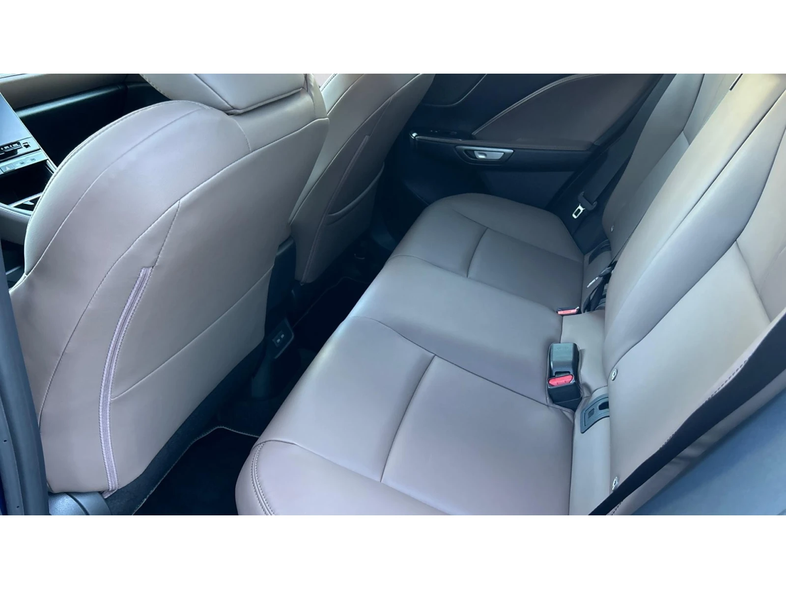 Lexus LBX    1040 . | Mobile.bg   11