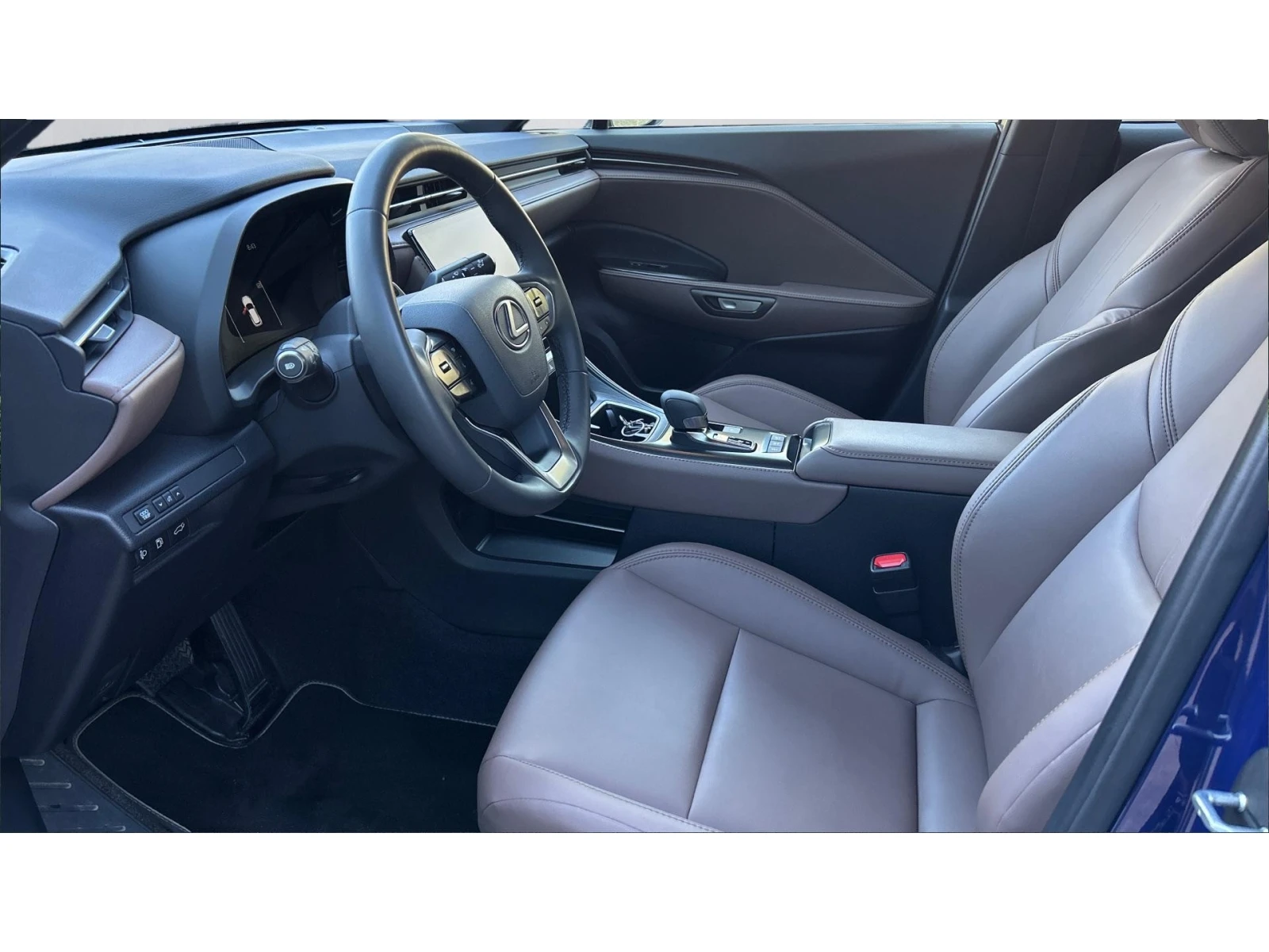 Lexus LBX    1040 . | Mobile.bg   12