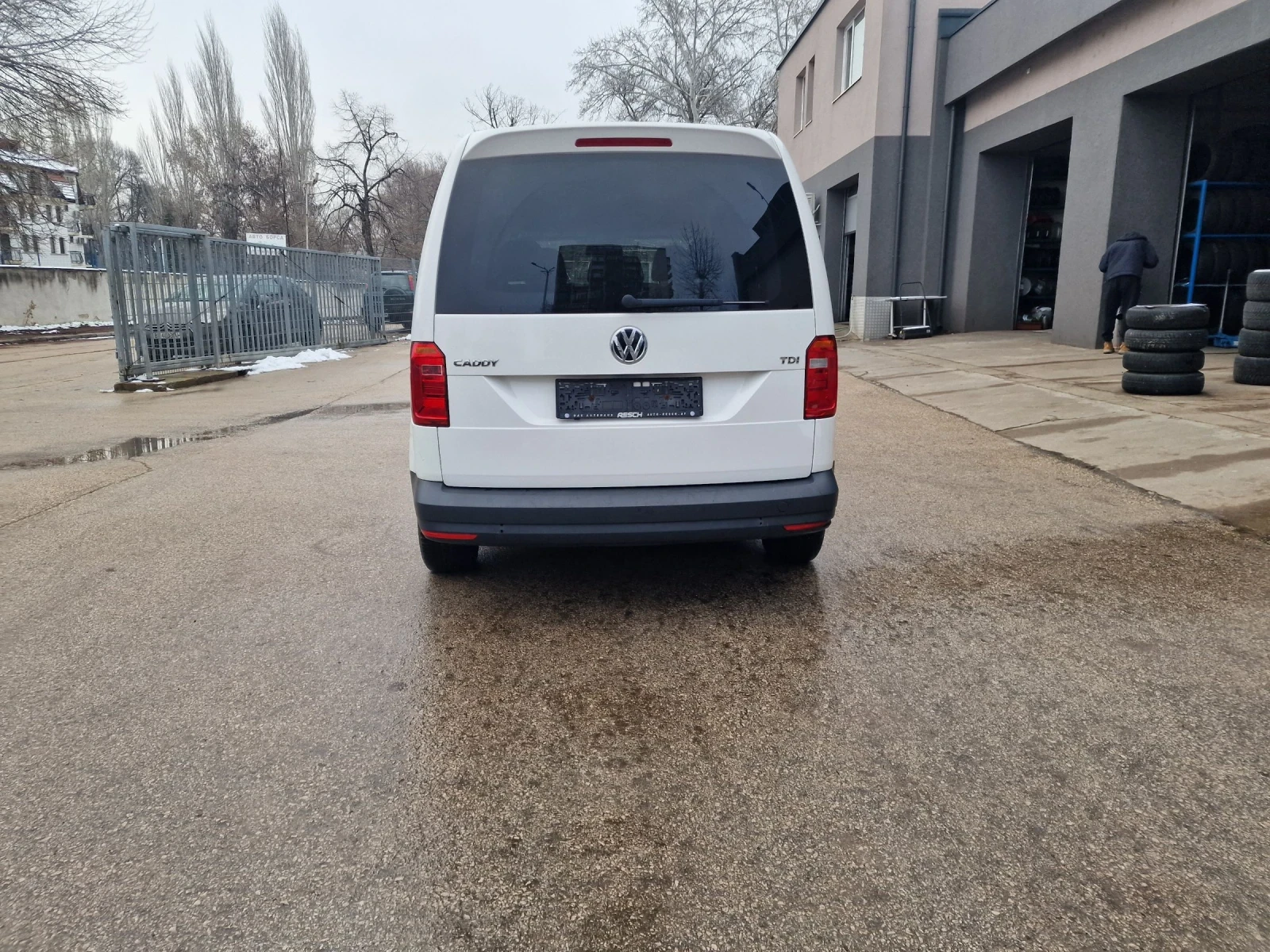 VW Caddy Клима 2.0 л пътник 147890км - изображение 3