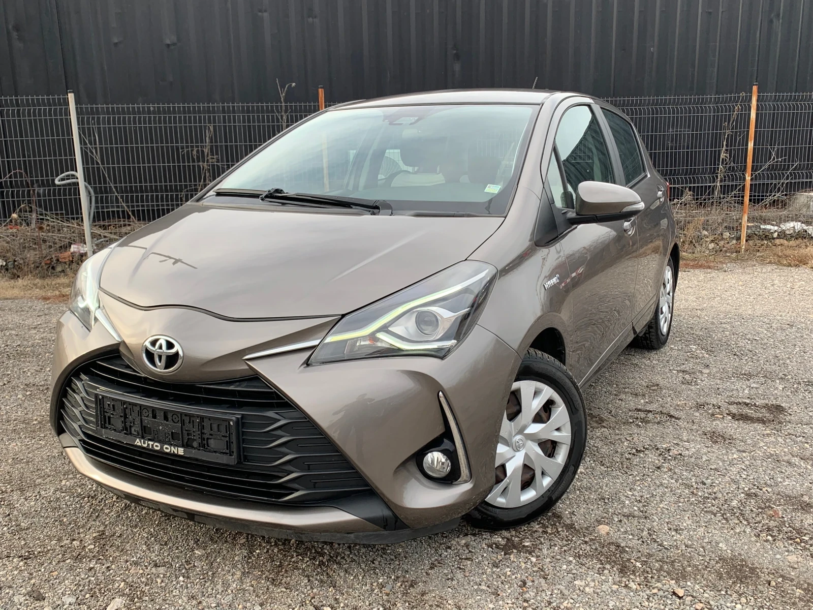 Toyota Yaris 1.5HYBRID.В ГАРАНЦИЯ ТМ АУТО