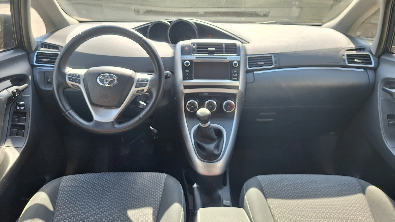 Toyota Verso 1.8 6sk.navi 7 местен, снимка 3 - Автомобили и джипове - 54442318