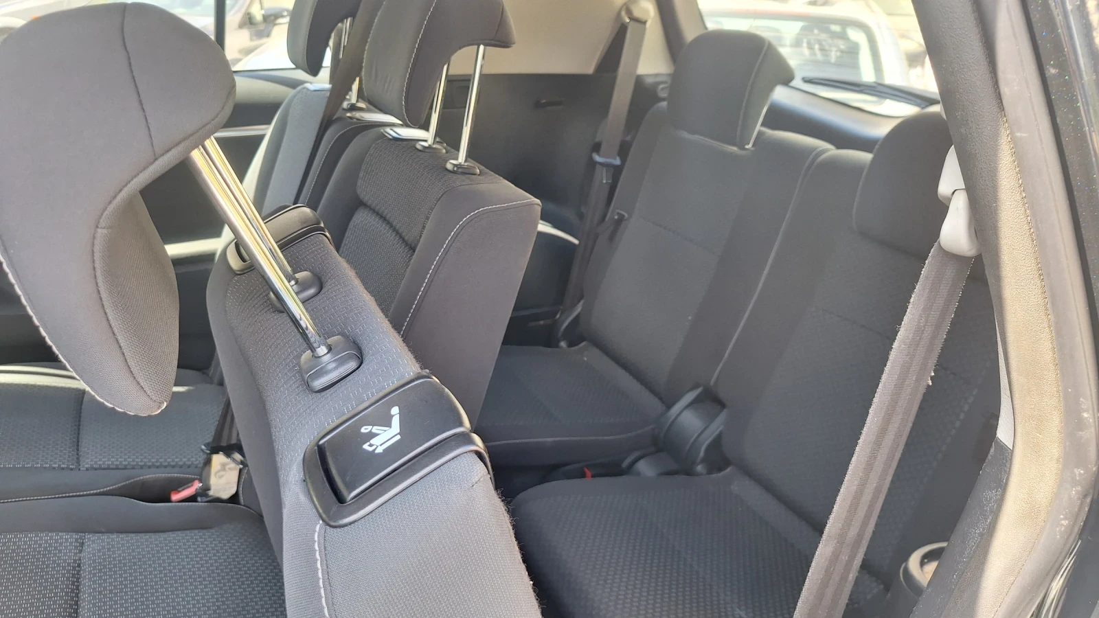 Toyota Verso 1.8 6sk.navi 7 местен, снимка 7 - Автомобили и джипове - 54442318