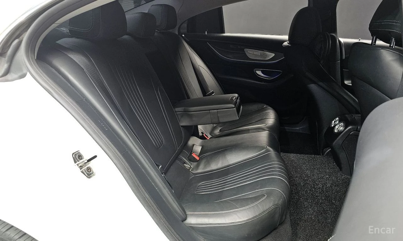 Mercedes-Benz CLS 300 AMG* LINE* BURMESTER* ХЕДЪП* LANE* ASSIST* CARBON*, снимка 14 - Автомобили и джипове - 54731385