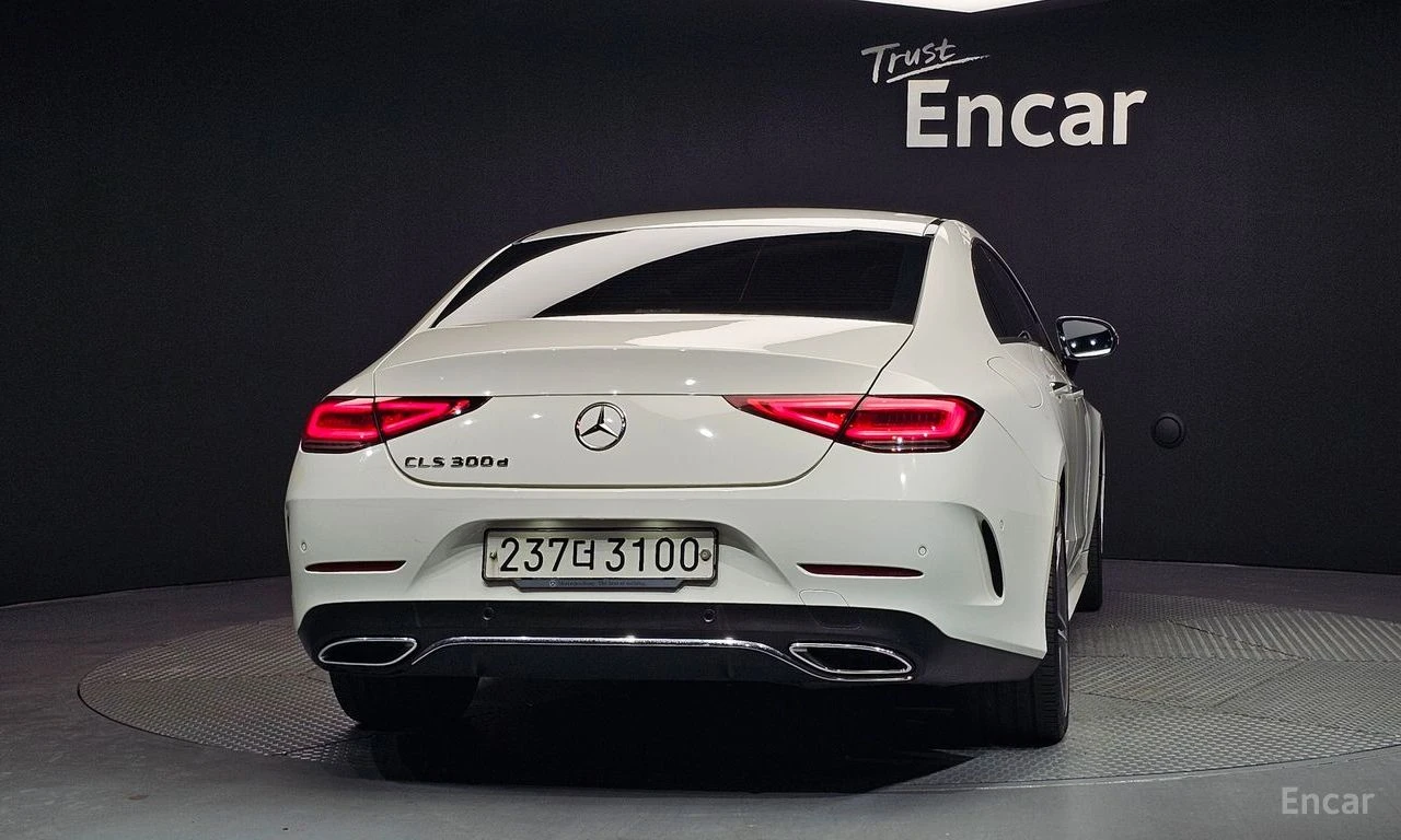Mercedes-Benz CLS 300 AMG* LINE* BURMESTER* ХЕДЪП* LANE* ASSIST* CARBON*, снимка 4 - Автомобили и джипове - 54731385
