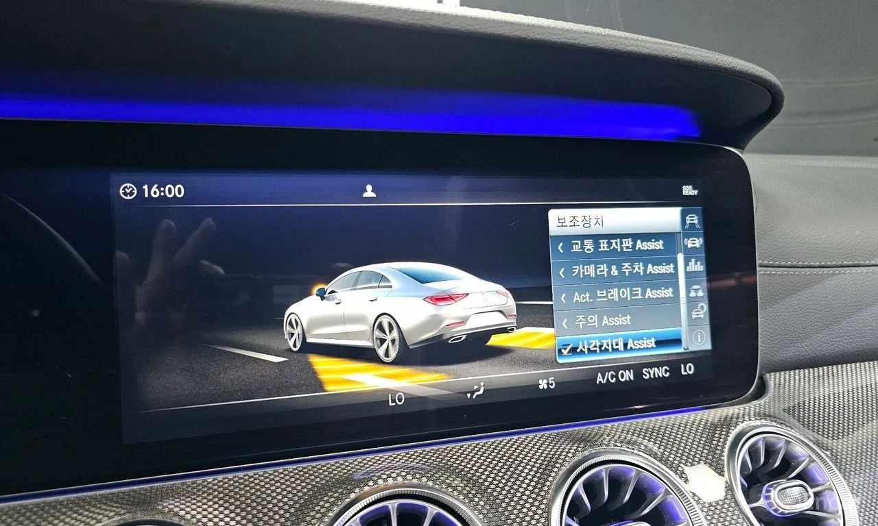 Mercedes-Benz CLS 300 AMG* LINE* BURMESTER* ХЕДЪП* LANE* ASSIST* CARBON*, снимка 11 - Автомобили и джипове - 54731385