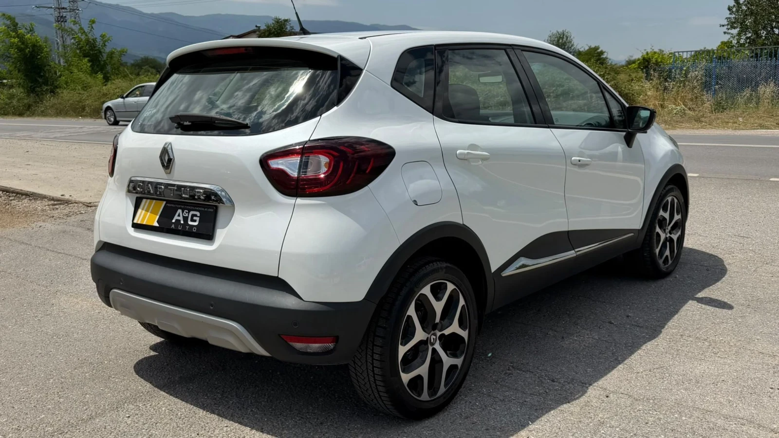 Renault Captur LUXE изпълнение, снимка 4 - Автомобили и джипове - 55390892