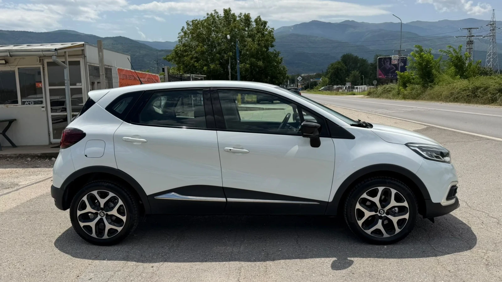 Renault Captur LUXE изпълнение, снимка 7 - Автомобили и джипове - 55390892