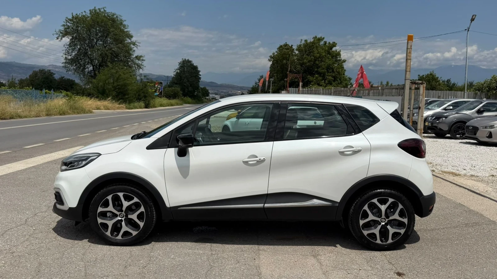 Renault Captur LUXE изпълнение, снимка 8 - Автомобили и джипове - 55390892