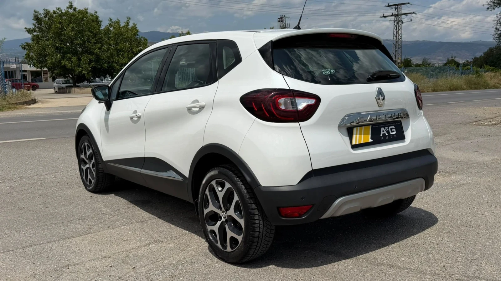 Renault Captur LUXE изпълнение, снимка 5 - Автомобили и джипове - 55390892