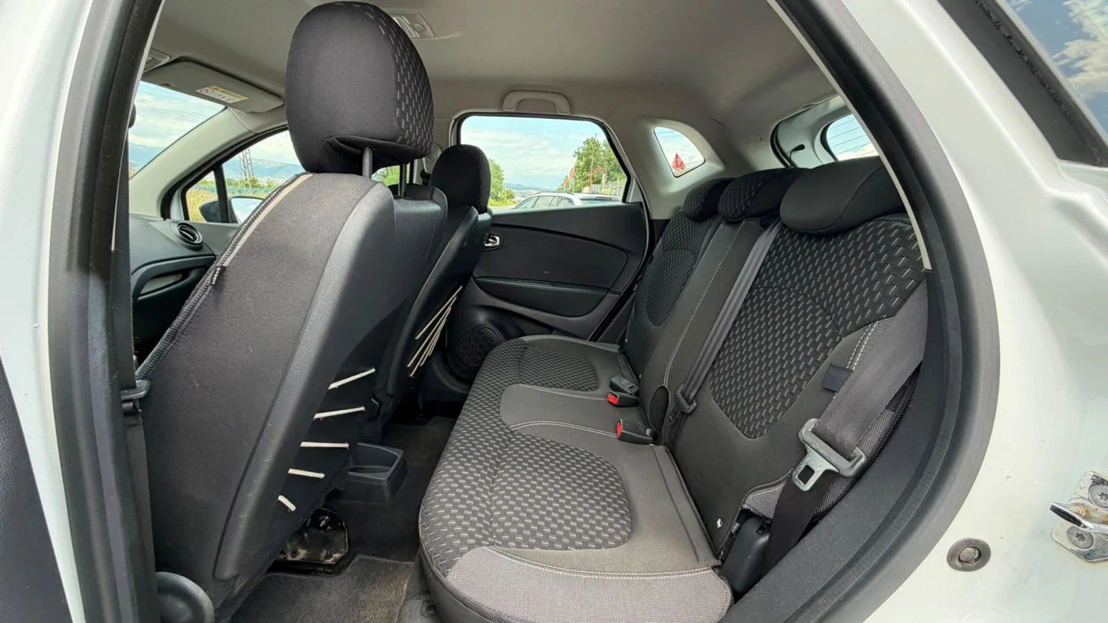Renault Captur LUXE изпълнение, снимка 11 - Автомобили и джипове - 55390892