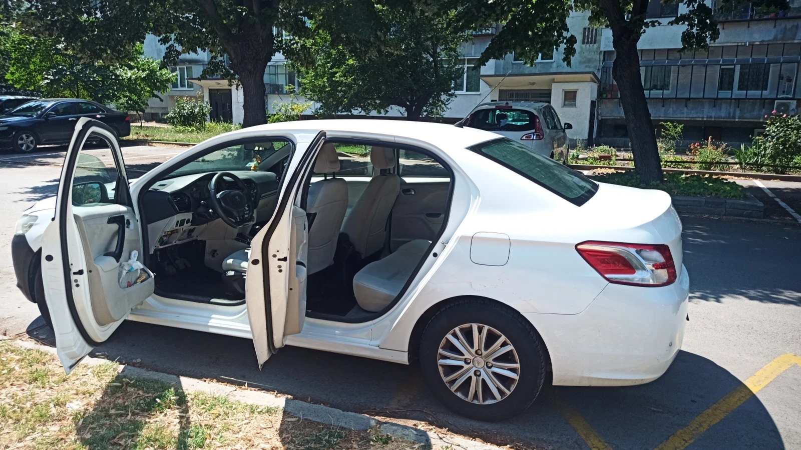 Peugeot 301 Allure 1.6 HDi 92к.с., снимка 3 - Автомобили и джипове - 55602723