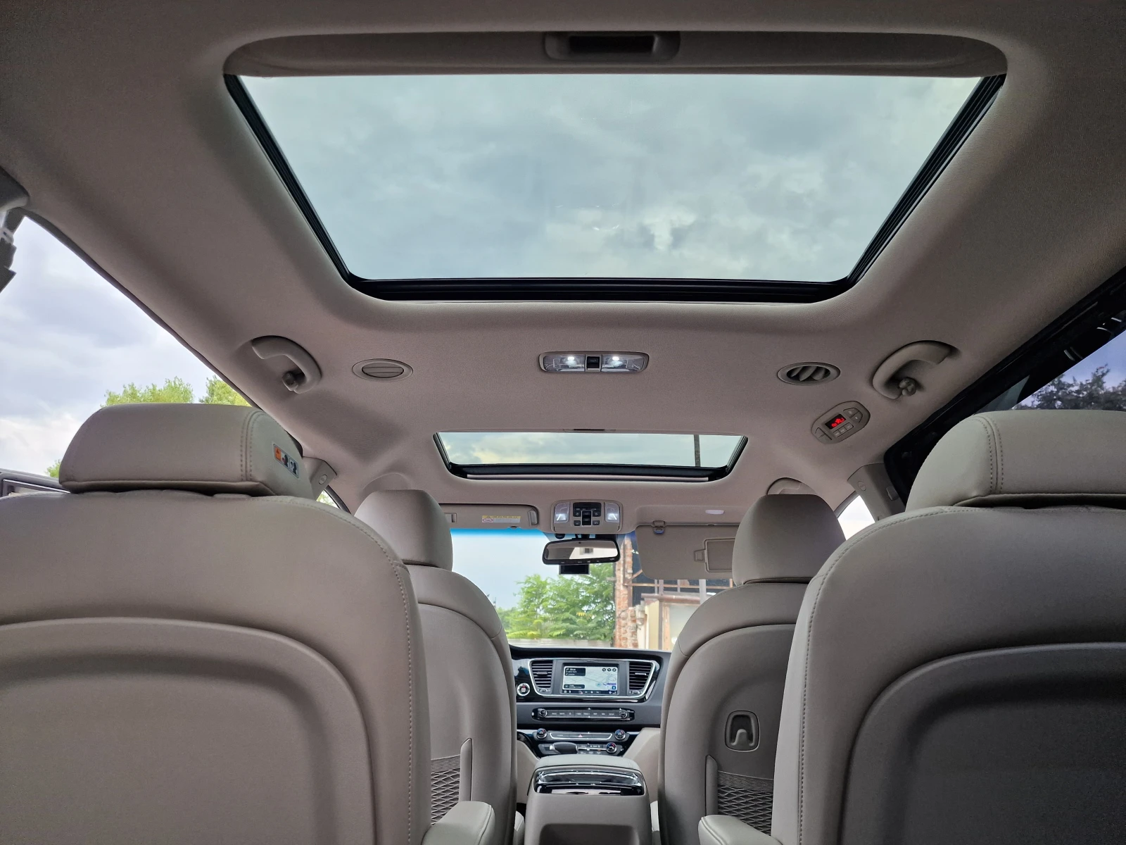 Kia Carnival 2.2 CRDi 8AT, снимка 7 - Автомобили и джипове - 56056322