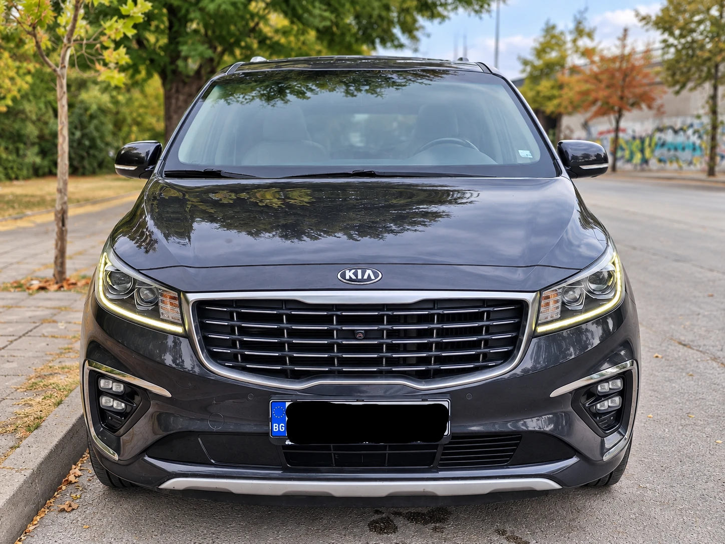 Kia Carnival 2.2 CRDi 8AT, снимка 3 - Автомобили и джипове - 56056322