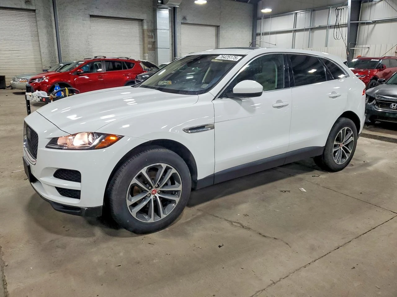 Jaguar F-PACE КОЖА* ПОДГРЕВ* ПАРКТРОНИК* НАВИ* 