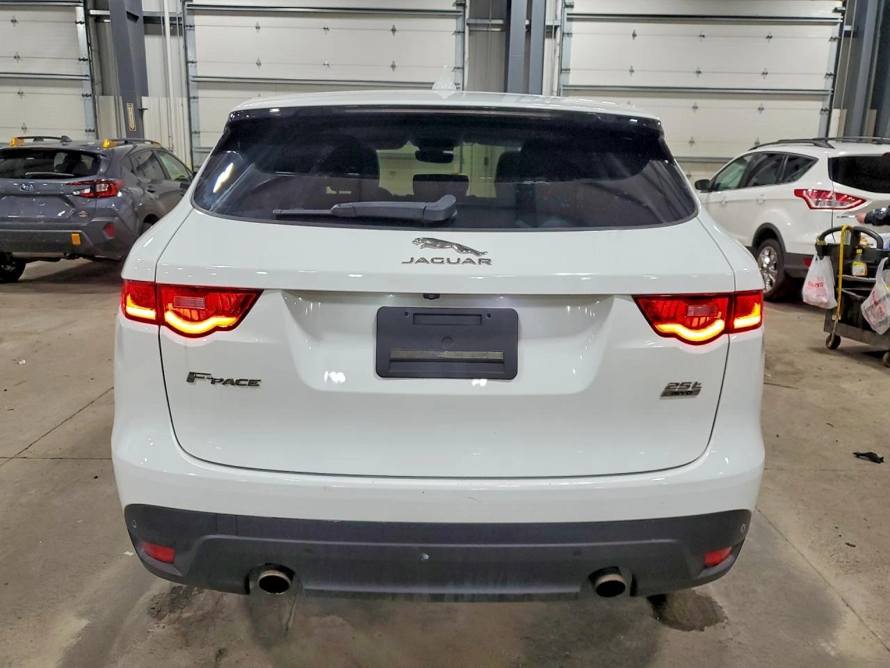 Jaguar F-PACE КОЖА* ПОДГРЕВ* ПАРКТРОНИК* НАВИ*  - изображение 6