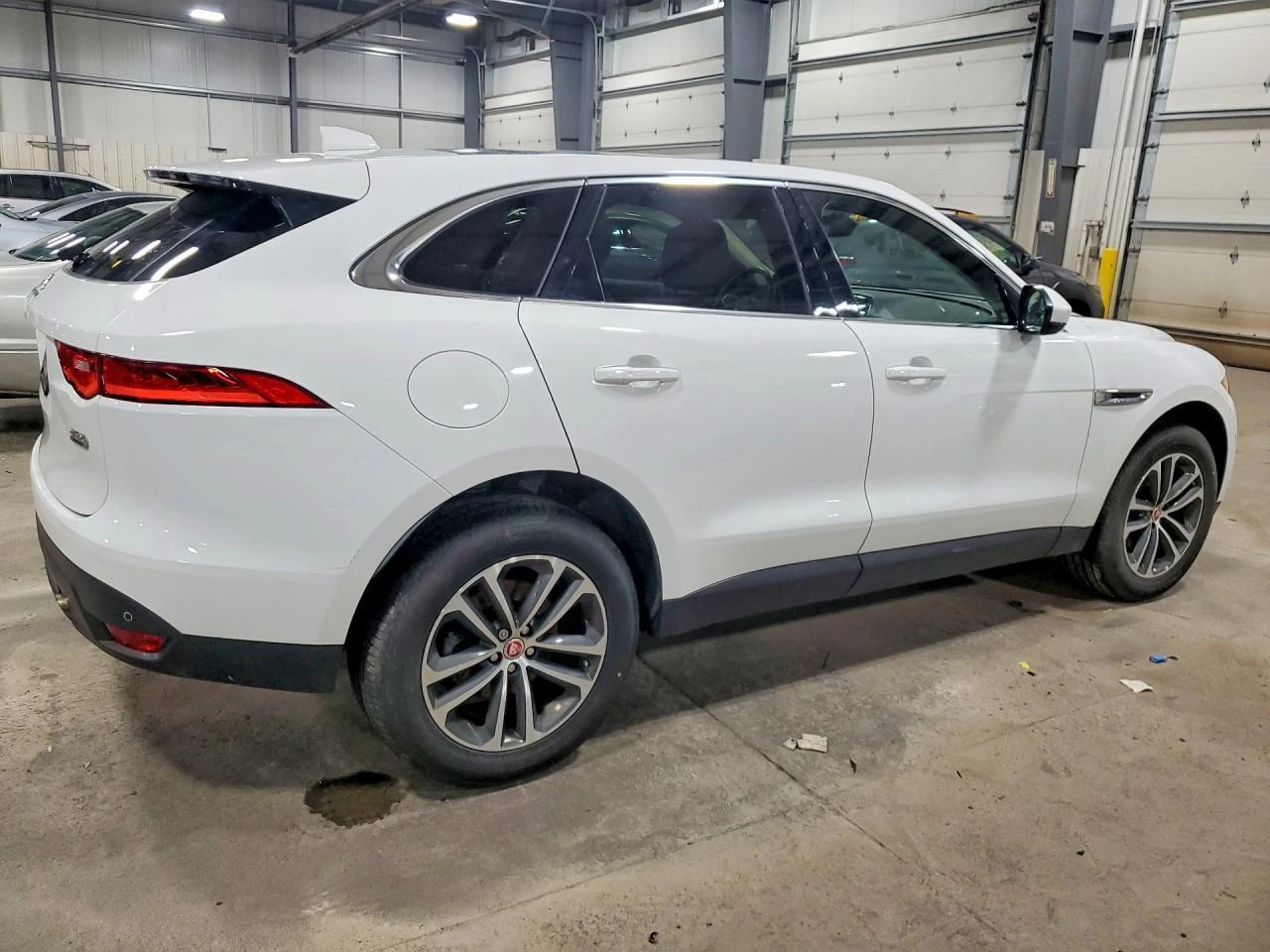 Jaguar F-PACE КОЖА* ПОДГРЕВ* ПАРКТРОНИК* НАВИ*  - изображение 4