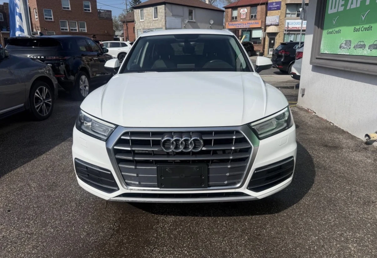 Audi Q5 2.0TFSI / ПАНОРАМА / ЧЕРЕН САЛОН / CARFAX /, снимка 2 - Автомобили и джипове - 54503865