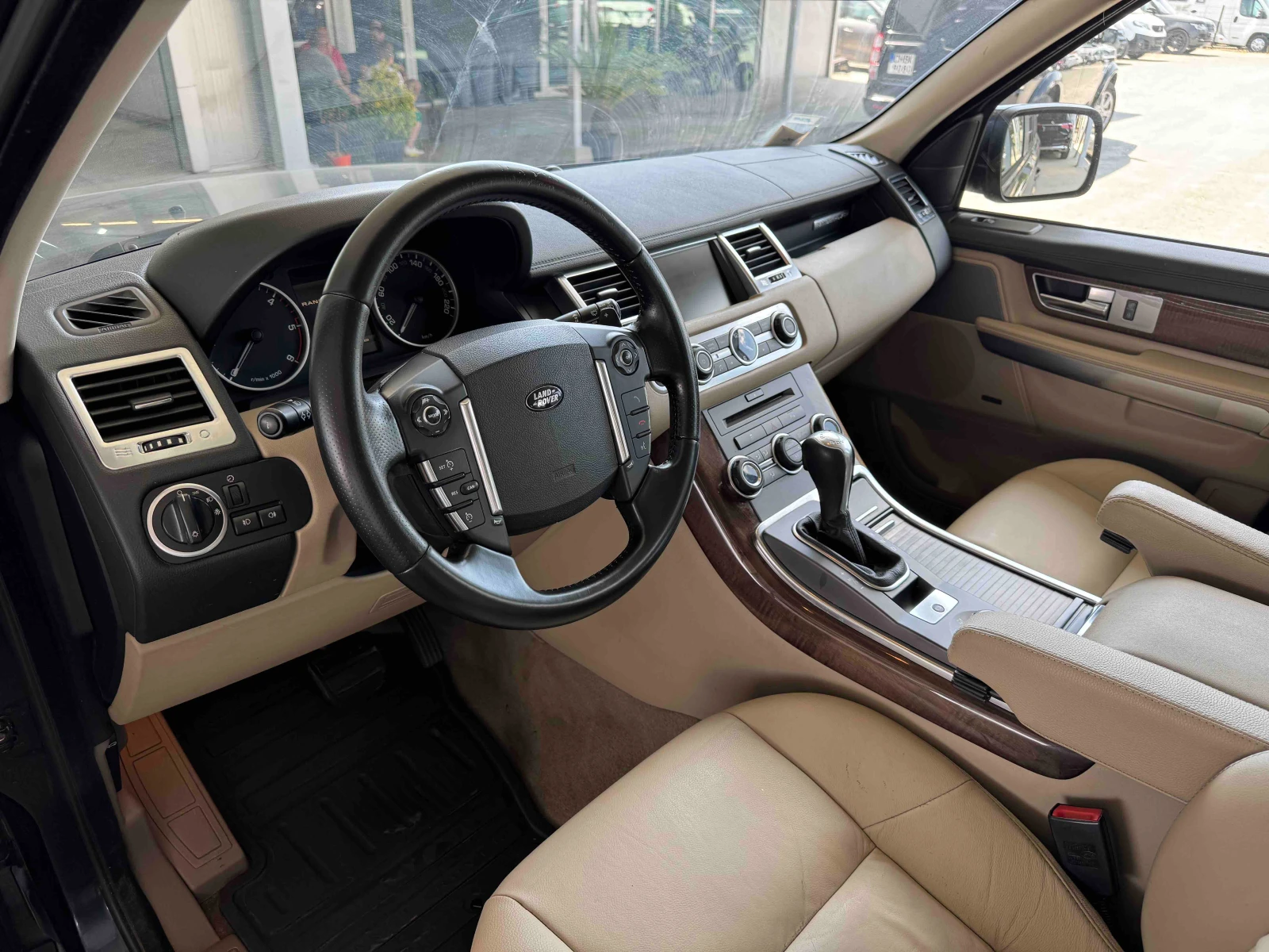 Land Rover Range Rover Sport 3.0D* 245ps* H/K* КОЖА* НАВИ* КАМЕРА, снимка 9 - Автомобили и джипове - 55472875