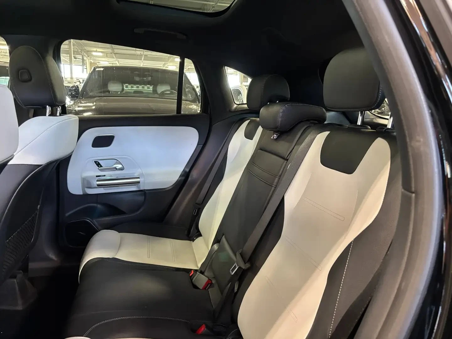 Mercedes-Benz GLA 35 AMG ЦЕНА ДО БЪЛГАРИЯ АВТОКРЕДИТ, снимка 17 - Автомобили и джипове - 55728904