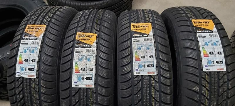 Гуми Зимни 215/65R16, снимка 1 - Гуми и джанти - 35136576