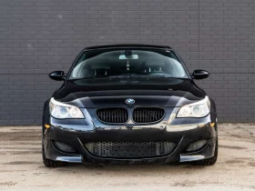 BMW M5  5.0L V10 RWD / CARFAX /HEAD UP /HARMAN KARDON/
